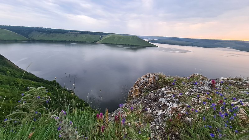 Бакота екскурсії скельний монастир