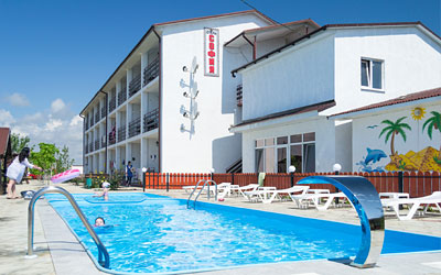 Грибівка готель з басейном на Чорному морі
