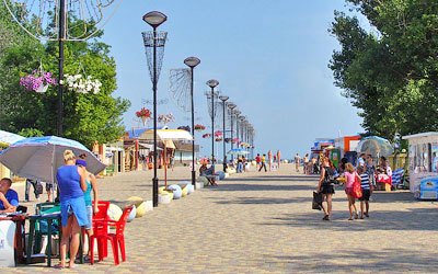 Морський курорт України, фото Затоки, бази відпочинку, набережна в Затоці, центральна алея